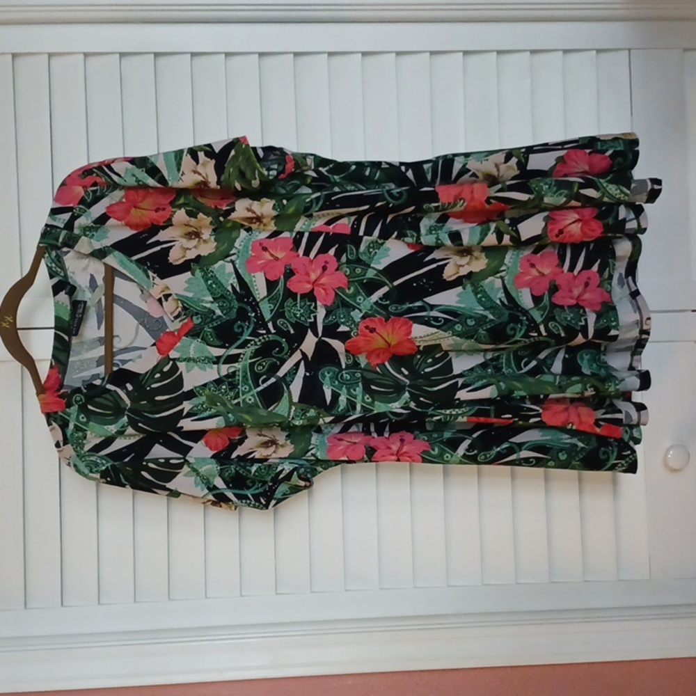 3x Attitudes by Renee Como Jersey Knit Godet Tropical printed top with Pockets